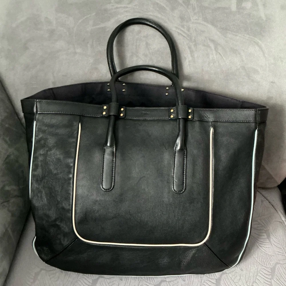 Authentic CHLOE spacious tote bag 🖤🤍🖤🤍